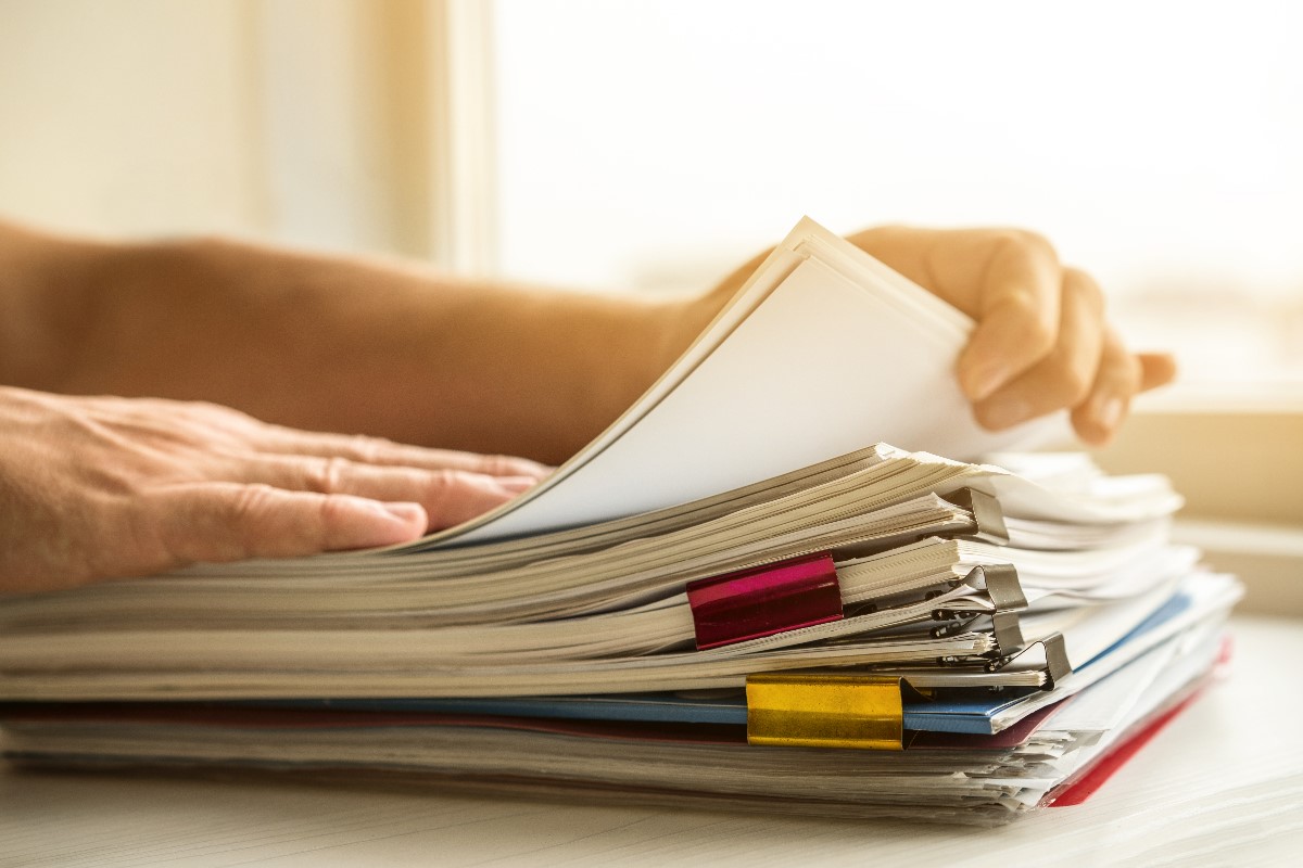 Przechowywanie dokumentów w domu – jak to sprytnie zrobić?
