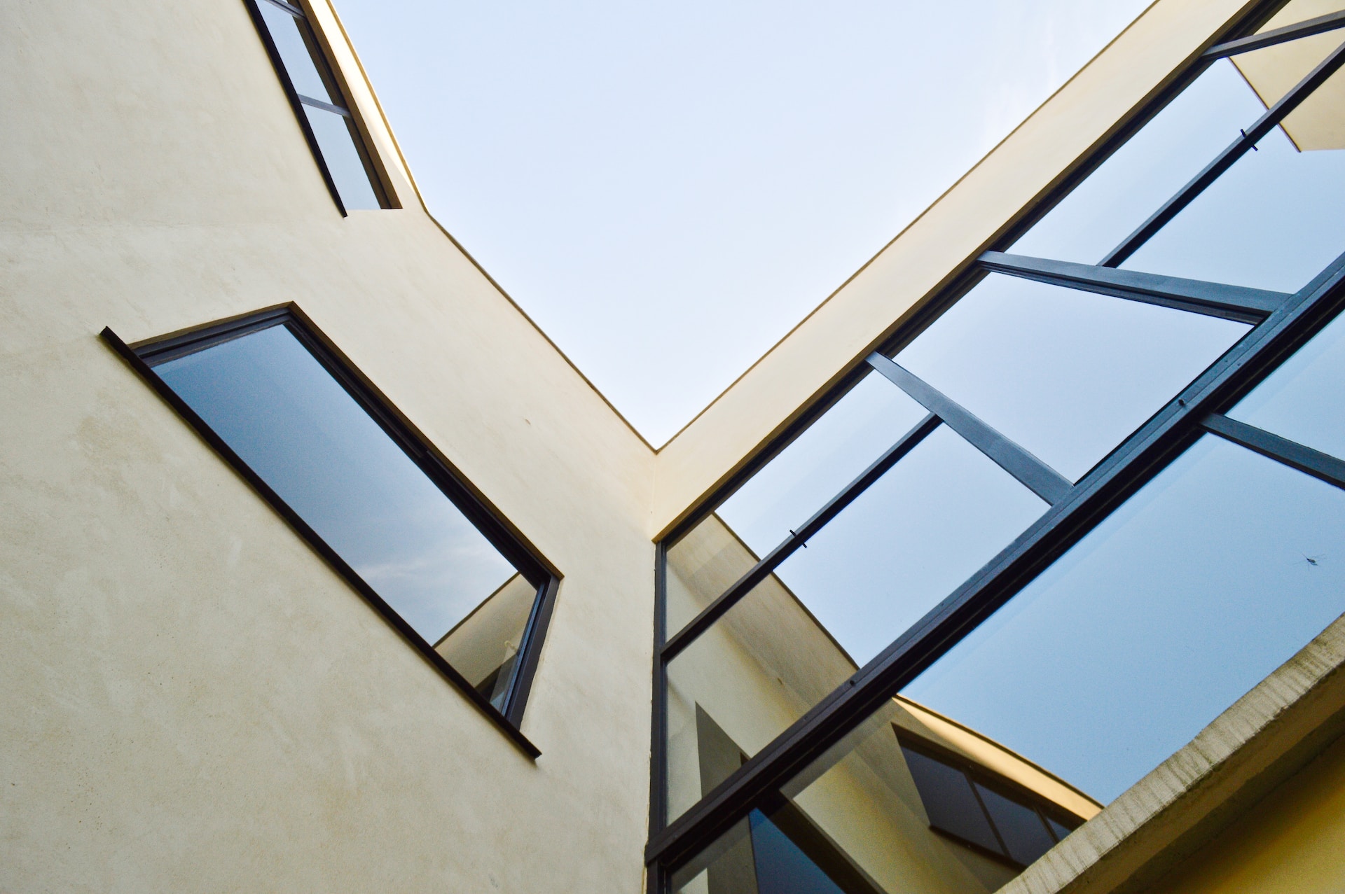 Wybór okien aluminiowych – co potrzebujesz wiedzieć?