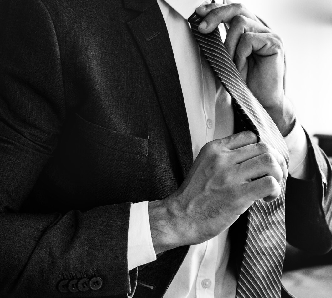 Jak dobrze dobrać krawat do eleganckiej koszuli – poradnik dla panów