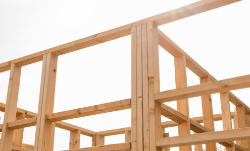 Wykorzystanie belek drewnianych w nowoczesnym budownictwie: Przegląd technik i zastosowań