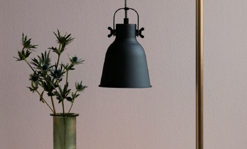 Jak zaprojektować oświetlenie w salonie? Porady techniczne i inspiracje