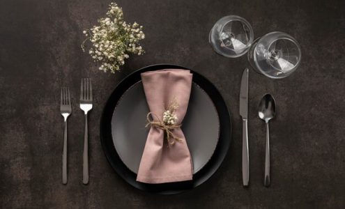 Jak dobrać odpowiednie serwetki i obrusy do stylu Twojego jadalnianego stołu?