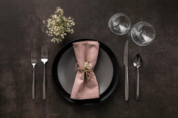 Jak dobrać odpowiednie serwetki i obrusy do stylu Twojego jadalnianego stołu?